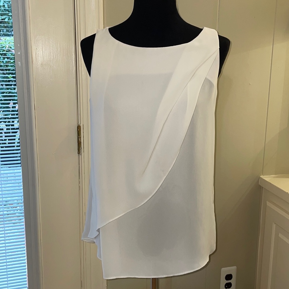 NEW YORK & COMPANY ladies sleeveless blouse with layered front. Size medium. EUC